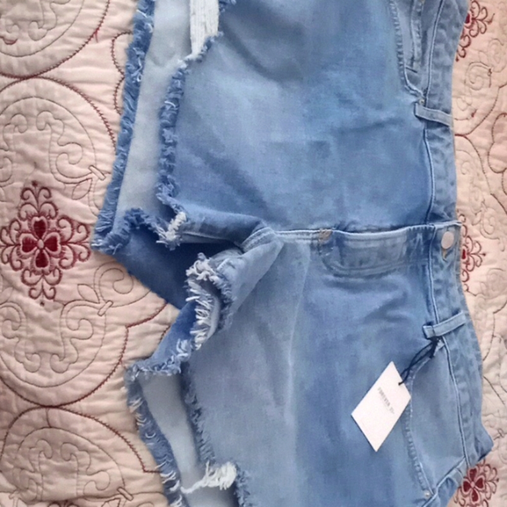 Nwt Forever 21 plus denim short/dist light denim size 16